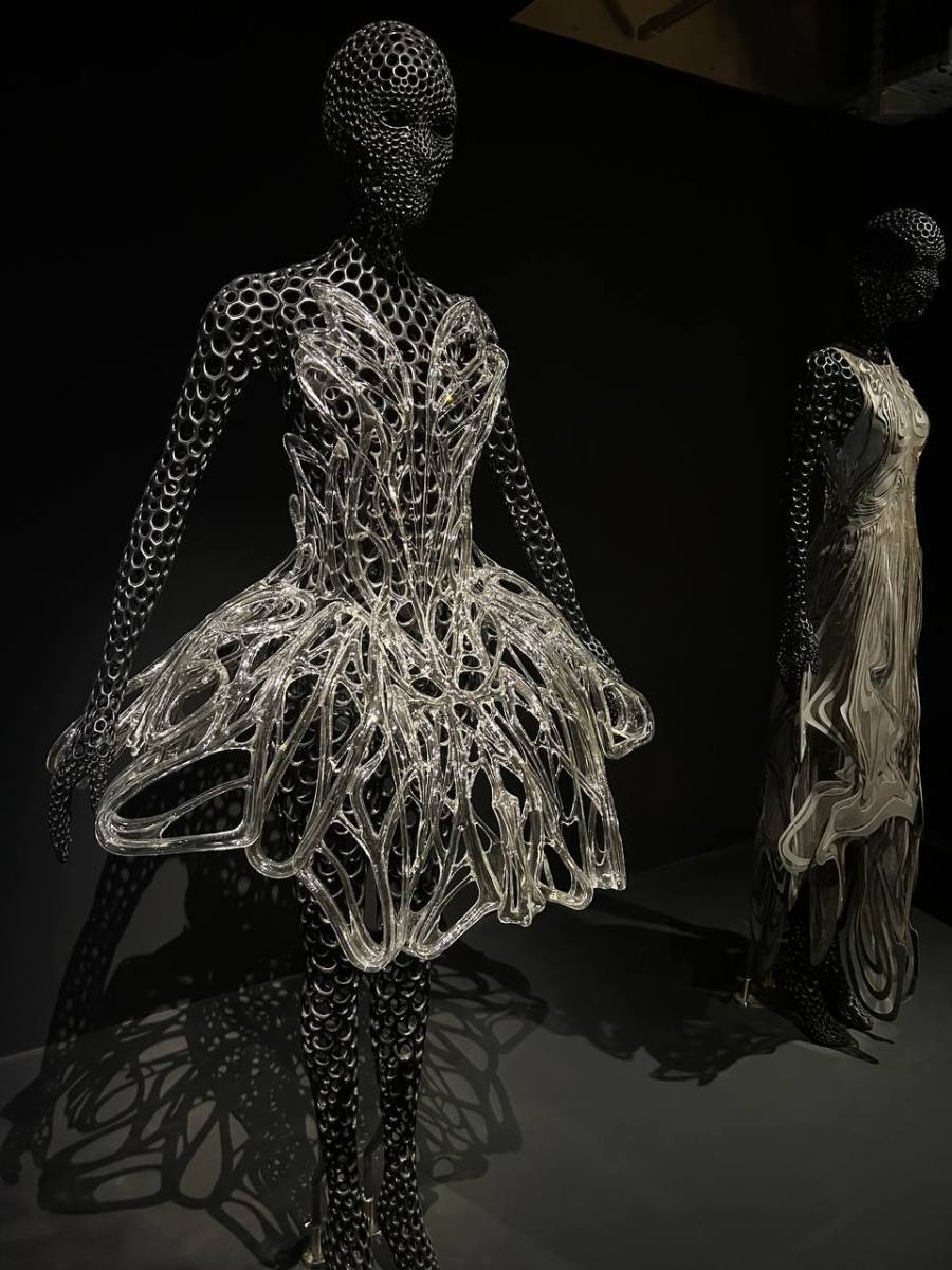 Exposition Iris van Herpen La mode avantgarde qui fusionne art — free download