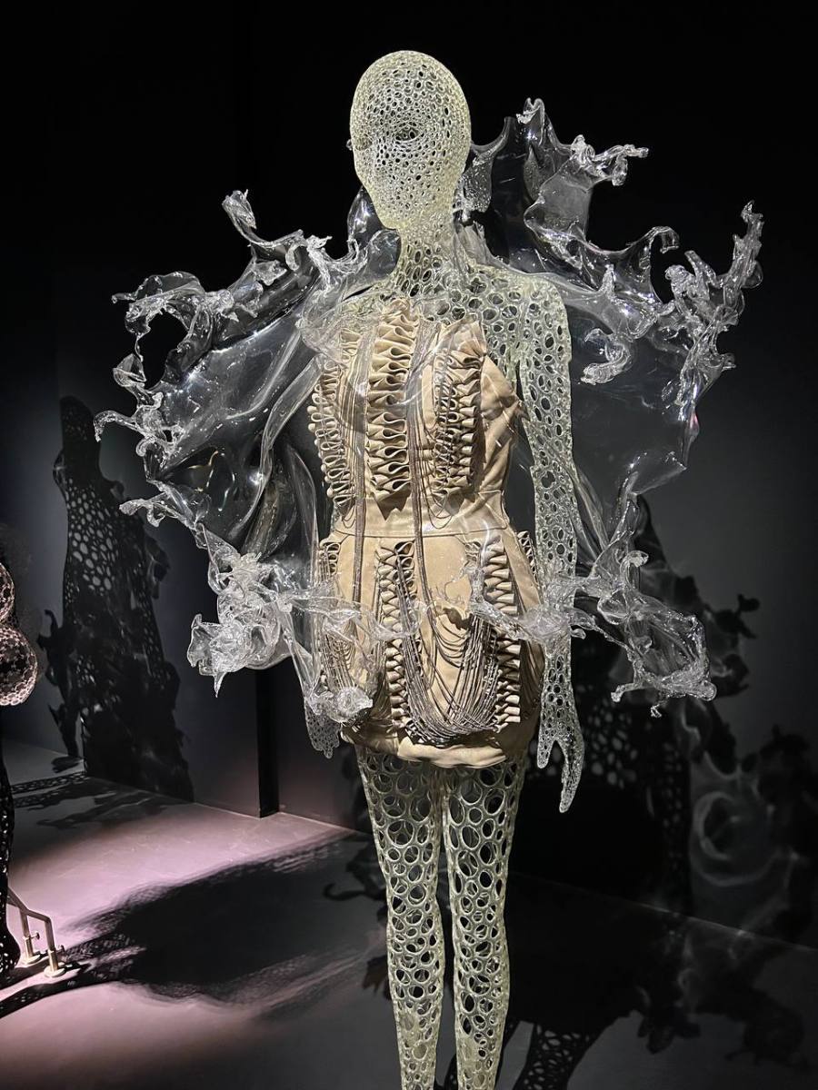 Exposition Iris van Herpen La mode avantgarde qui fusionne art — free download