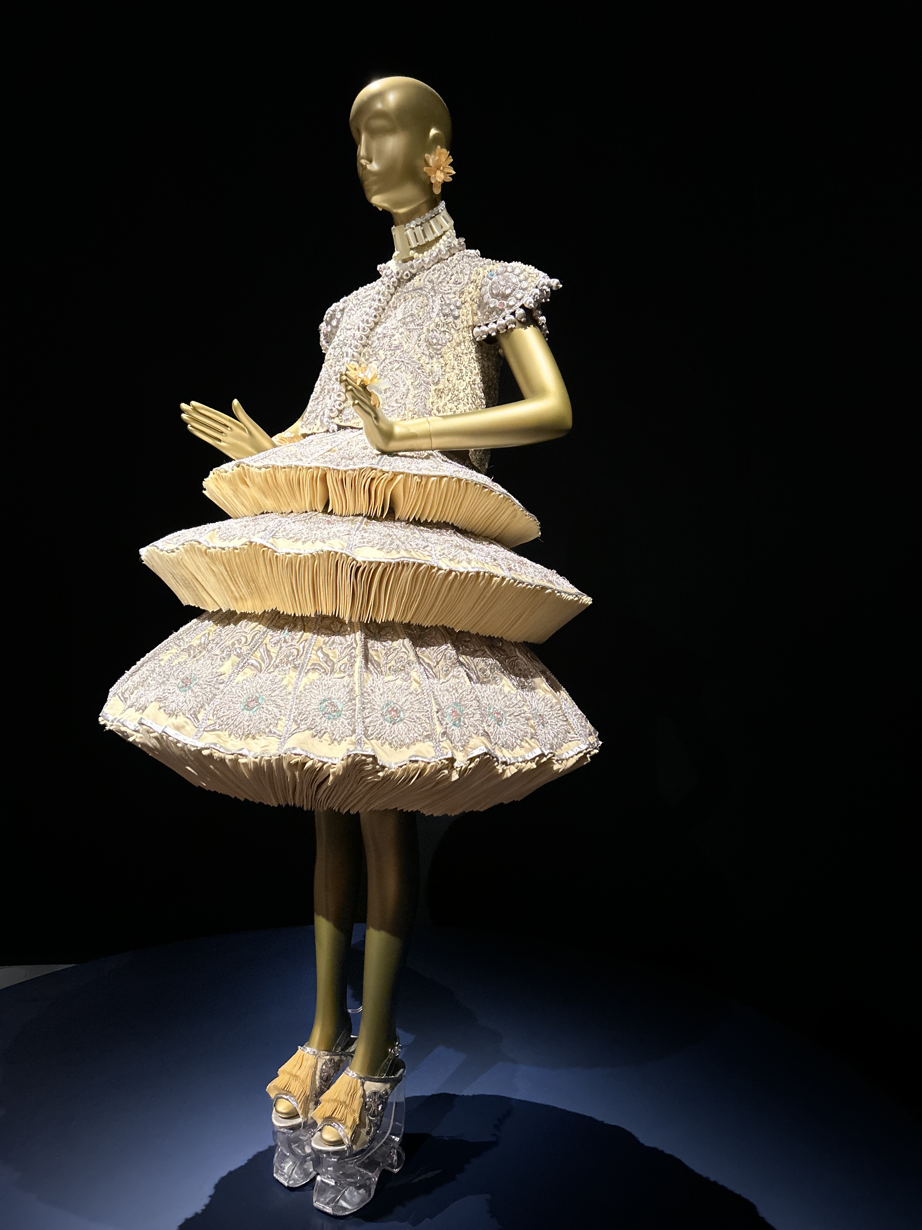 Guo Pei : des tenues qui en mettent plein la vue – Culturellement vôtre